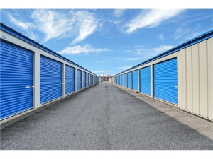 Extra Space Storage - 2178 - Clarksville - Woodstock Dr - Photo 4