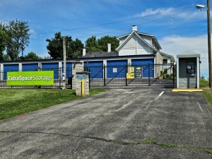 Extra Space Storage - 2178 - Clarksville - Woodstock Dr - Photo 4