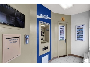 Extra Space Storage - 2179 - Clarksville - Little League Blvd - Photo 7