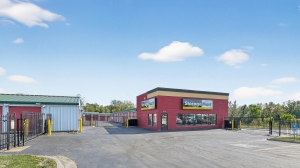 StorageMart - Wyandotte St - Photo 5