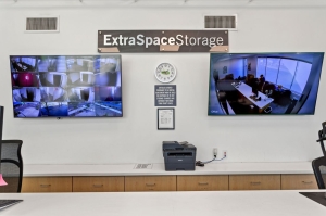 Extra Space Storage - 6344 - Phoenix - N 16th St - Photo 7