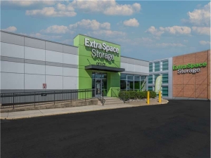 Extra Space Storage - 0552 - Bethesda - River Rd