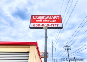CubeSmart Self Storage TX Austin S IH-35 - Photo 4