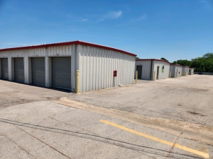 Extra Space Storage - 6403 - Baytown - Garth Rd - Photo 4