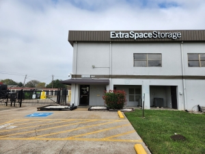 Extra Space Storage - 6385 - La Porte - W Fairmont Pkwy