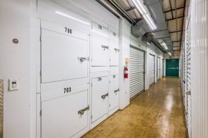 Devon Self Storage - 9257 - COLISEUM BLVD - Photo 5