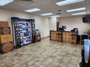 Extra Space Storage - 3179 - Lumberton - LHS Dr - Photo 4