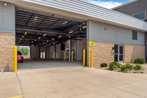 Extra Space Storage - 7522 - Middleton - Deming Way - Photo 4