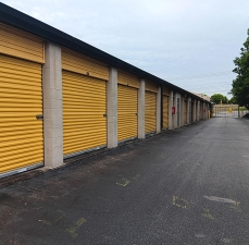 Devon Self Storage - 9214 - 2860 EVANGELINE - Photo 1