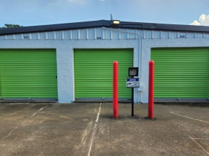 Extra Space Storage - 6437 - Alvin - South Durant St - Photo 6