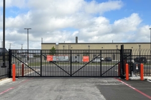Public Storage - San Antonio - 8201 Talley Rd - Photo 2