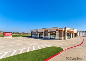 CubeSmart Self Storage TX Arlington Debbie Lane - Photo 7