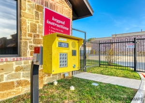 CubeSmart Self Storage TX Arlington W Pleasant Ridge Rd - Photo 4