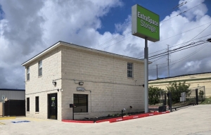 Extra Space Storage - 2238 - San Antonio - 27904 US Highway 281 N - Photo 2
