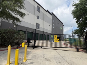 Extra Space Storage - 2226 - San Antonio - Encino Commons - Photo 5