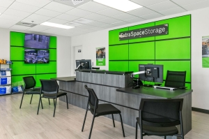 Extra Space Storage - 4241 - Melbourne - 5500 Wickham Rd - Photo 3