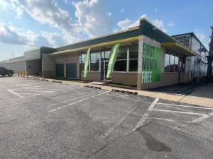 Extra Space Storage - 6685 - Chicago - 2740 W 79th St