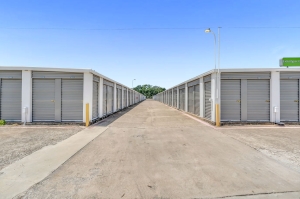 Extra Space Storage - 6739 - Denton - Virginia Cir - Photo 4