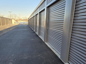 Extra Space Storage - 6472 - Highland - Osborne St - Photo 4