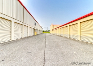CubeSmart Self Storage - 1053 Cromwell Avenue - Ct - Photo 4