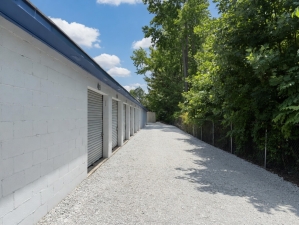 Storage Depot - 103 Bobo Rd - Photo 7