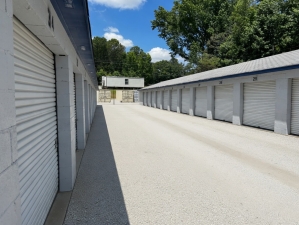 Storage Depot - 103 Bobo Rd - Photo 9