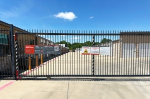 Public Storage - Garland - 2404 E Centerville Rd - Photo 2