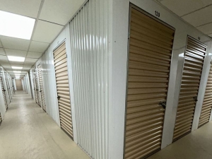 Extra Space Storage - 6861 - Woburn - Salem St - Photo 4