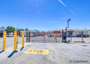 CubeSmart Self Storage - 300 East Little York - TX - Photo 4