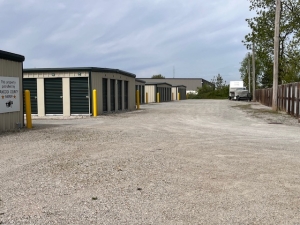 FLAG CITY STORAGE - Photo 3