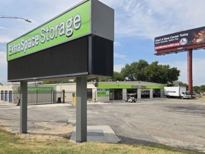 Extra Space Storage - 6758 - Austin - 11712 N Lamar Blvd