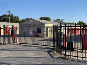 ClearHome Self Storage - Admiral - Photo 3