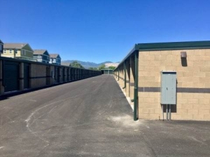 Towne Storage Riv Redwood