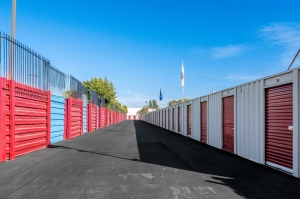 9157 - StorQuest - West Sac / Evergreen - Photo 4