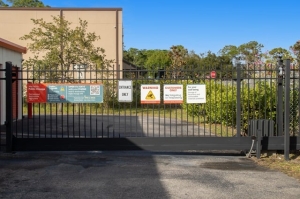 Public Storage - Port St Lucie - 2171 Reserve Park Trce - Photo 4