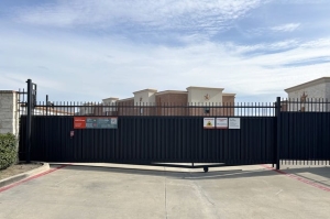 Public Storage - Mansfield - 264 N State Highway 360 - Photo 4