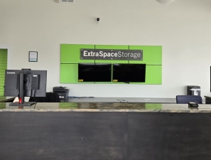 Extra Space Storage - 6946 - Milwaukee - W Burnham St - Photo 5