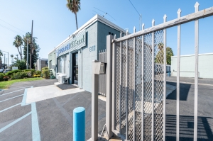 Storage Etc. - Canoga Park - Photo 6