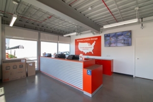 Public Storage - Van Nuys - 7660 Balboa Blvd - Photo 3