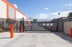 Public Storage - Van Nuys - 7660 Balboa Blvd - Photo 4