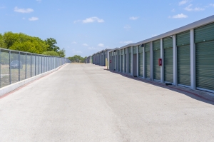 Storage King USA - 102 - Seguin, TX - 1842 I-10 - Photo 8