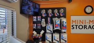Mini-Maxi Storage - Photo 2