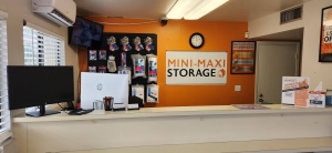 Mini-Maxi Storage - Photo 10