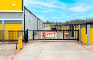 149 - Storage King USA - Garth Road - Photo 2