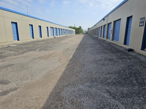Storage King USA - 158 - Galveston, TX. - 60th Street - Photo 4