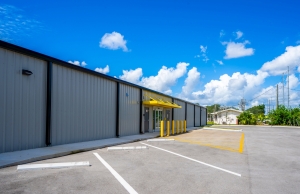 Storage King USA - 020 - Winter Haven, FL - Dundee Rd - Photo 9