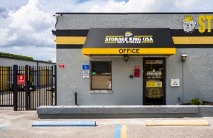 Storage King USA - 053 - Sarasota, FL - S. Tamiami Trl - Photo 2