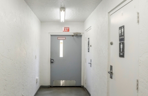 Storage King USA - 053 - Sarasota, FL - S. Tamiami Trl - Photo 11