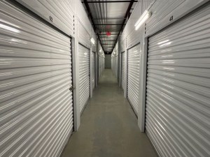 Extra Space Storage - 5003 - Montgomery - 200 S Arrowhead Dr - Photo 4