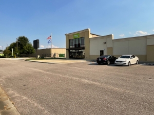 Extra Space Storage - 5003 - Montgomery - 200 S Arrowhead Dr